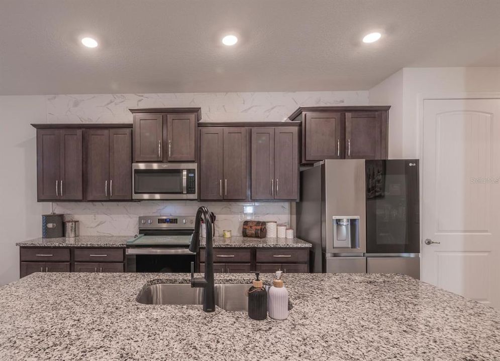 На продажу: $319,999 (2 спален, 2 ванн, 1627 Квадратных фут)