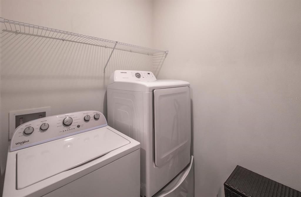 На продажу: $319,999 (2 спален, 2 ванн, 1627 Квадратных фут)