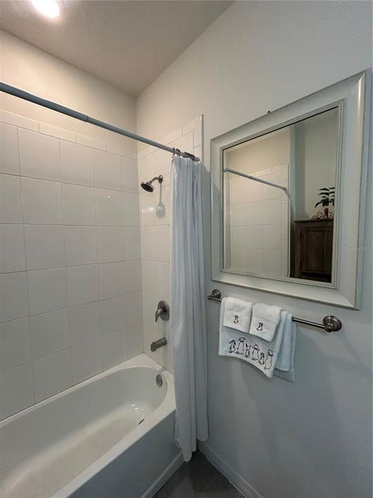 На продажу: $319,999 (2 спален, 2 ванн, 1627 Квадратных фут)