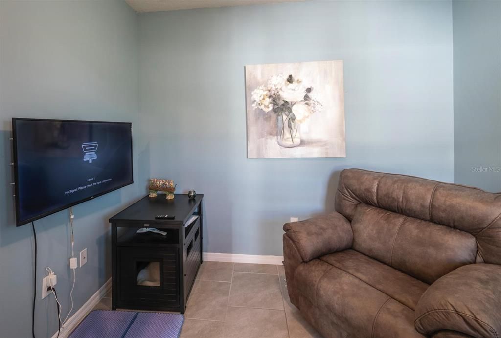 На продажу: $319,999 (2 спален, 2 ванн, 1627 Квадратных фут)