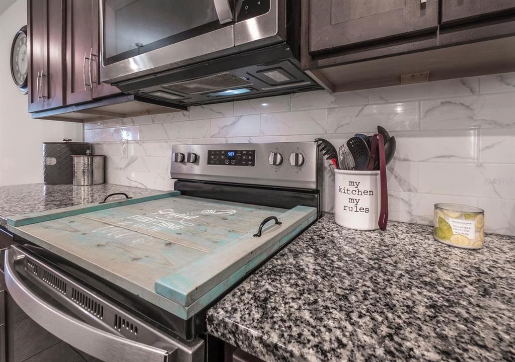 На продажу: $319,999 (2 спален, 2 ванн, 1627 Квадратных фут)