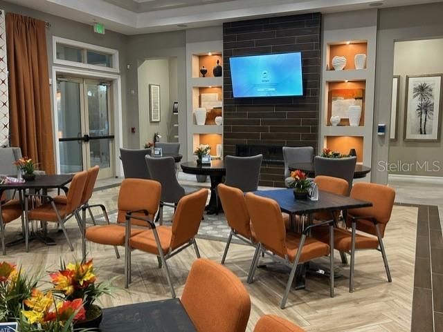 На продажу: $319,999 (2 спален, 2 ванн, 1627 Квадратных фут)