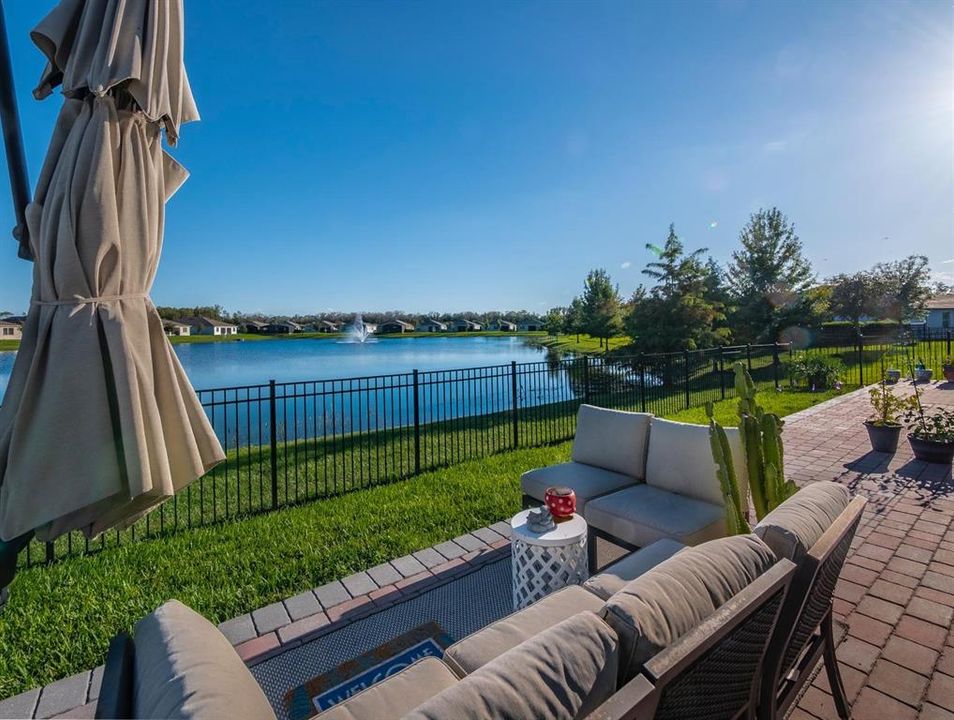 На продажу: $319,999 (2 спален, 2 ванн, 1627 Квадратных фут)