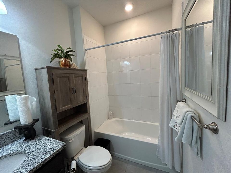 На продажу: $319,999 (2 спален, 2 ванн, 1627 Квадратных фут)