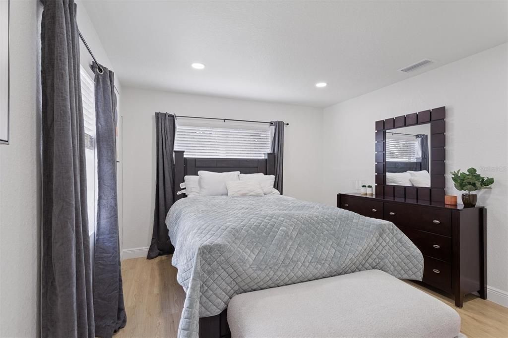 For Sale: $340,000 (3 beds, 2 baths, 1356 Square Feet)