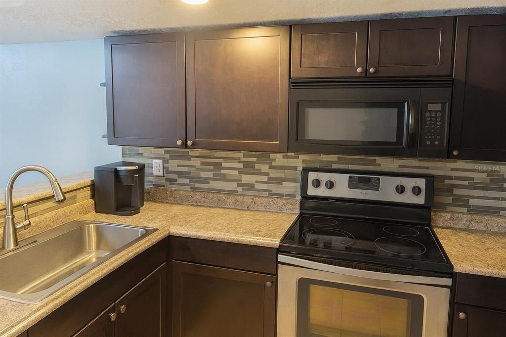 合同活跃: $112,500 (2 贝兹, 2 浴室, 660 平方英尺)