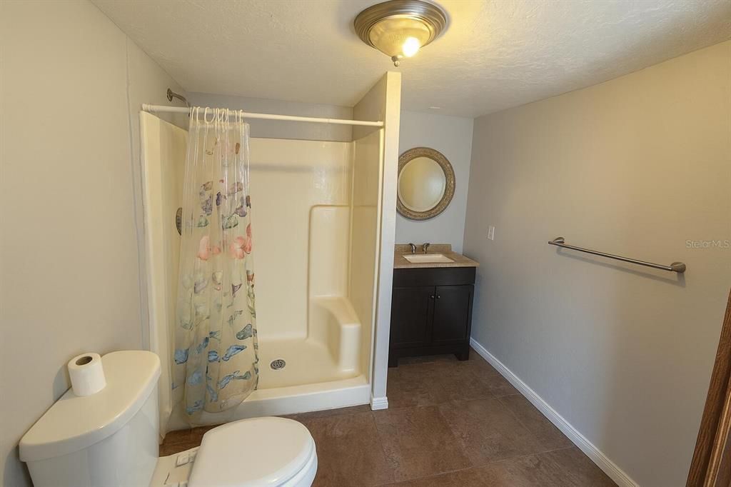 合同活跃: $112,500 (2 贝兹, 2 浴室, 660 平方英尺)