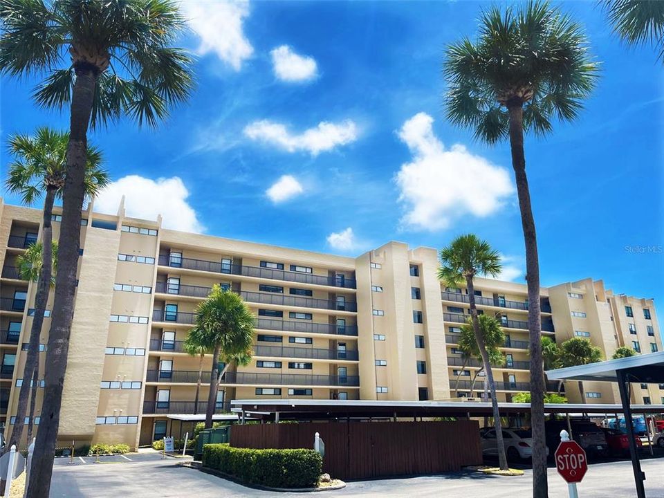 For Sale: $299,000 (2 beds, 2 baths, 1050 Square Feet)