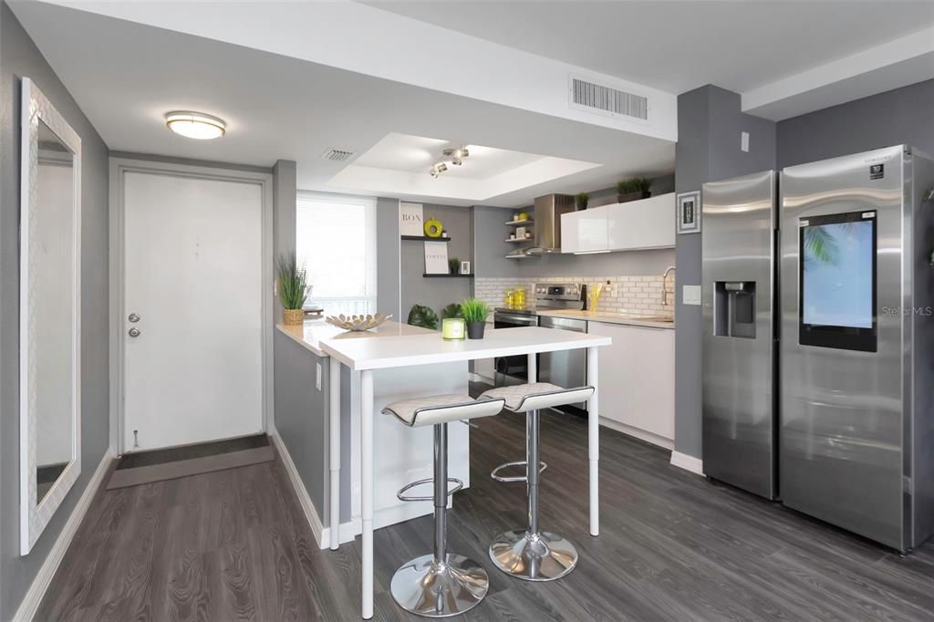 For Sale: $299,000 (2 beds, 2 baths, 1050 Square Feet)