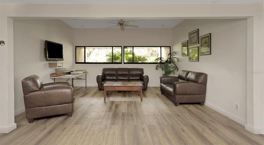 For Sale: $299,000 (2 beds, 2 baths, 1050 Square Feet)