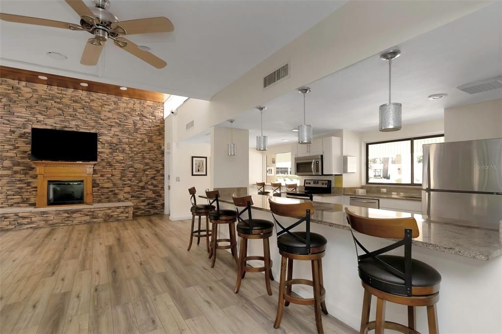 For Sale: $299,000 (2 beds, 2 baths, 1050 Square Feet)