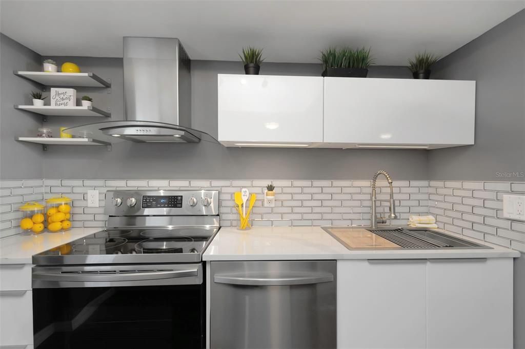 For Sale: $299,000 (2 beds, 2 baths, 1050 Square Feet)