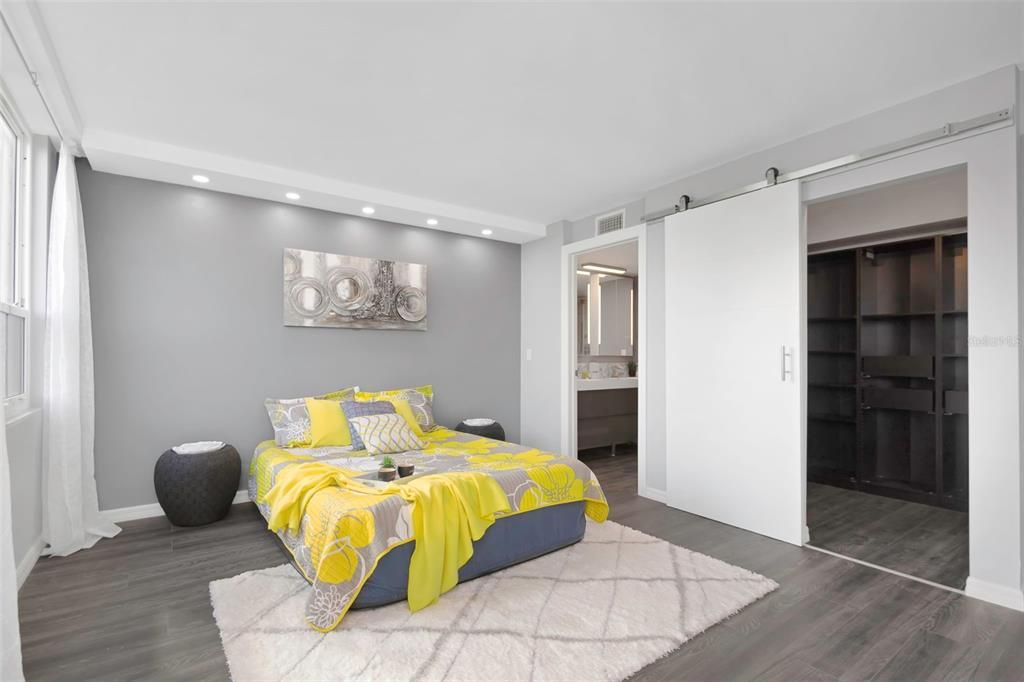 For Sale: $299,000 (2 beds, 2 baths, 1050 Square Feet)