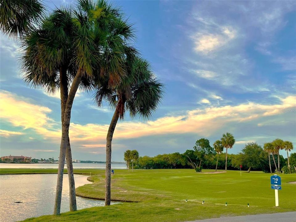 For Sale: $299,000 (2 beds, 2 baths, 1050 Square Feet)