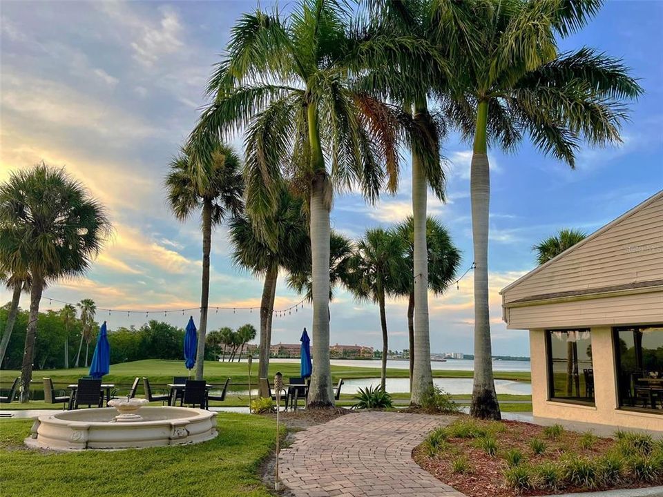 For Sale: $299,000 (2 beds, 2 baths, 1050 Square Feet)