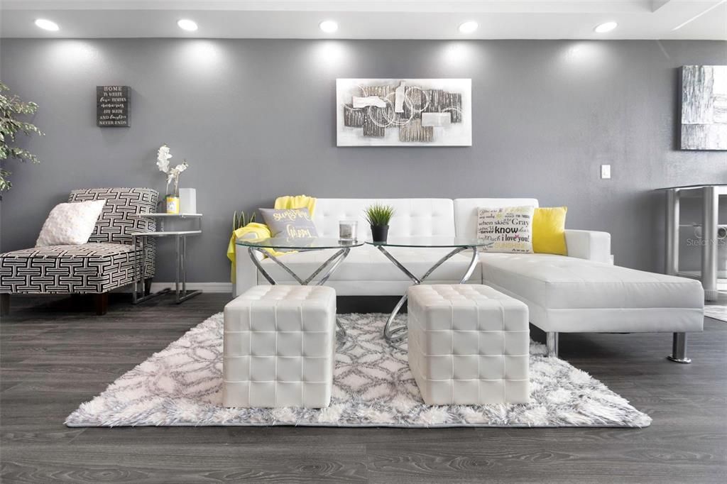 For Sale: $299,000 (2 beds, 2 baths, 1050 Square Feet)