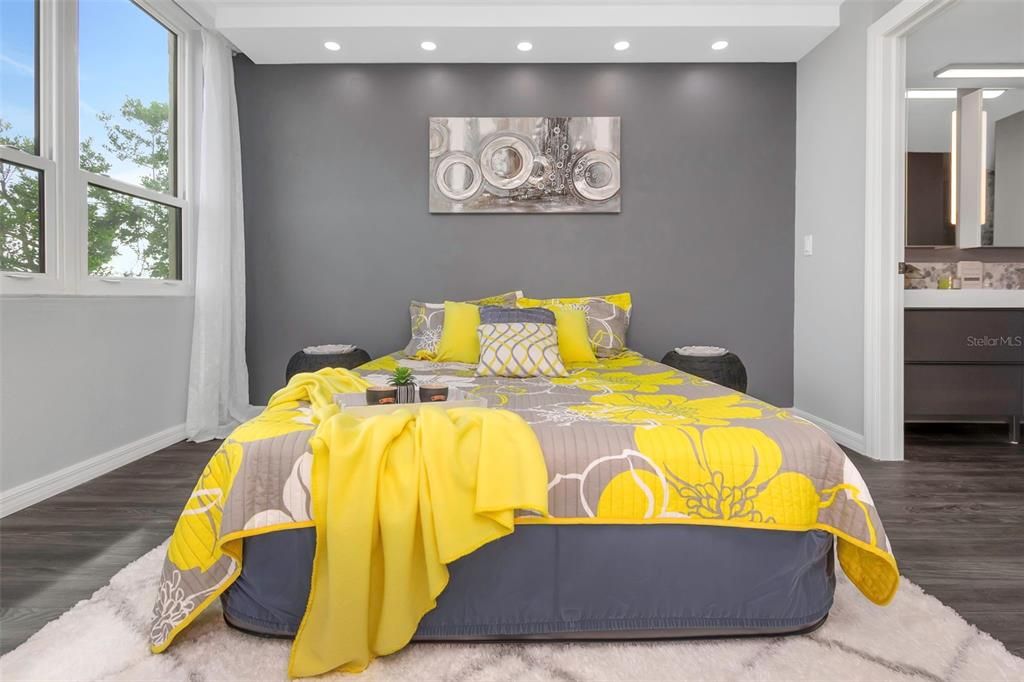 For Sale: $299,000 (2 beds, 2 baths, 1050 Square Feet)