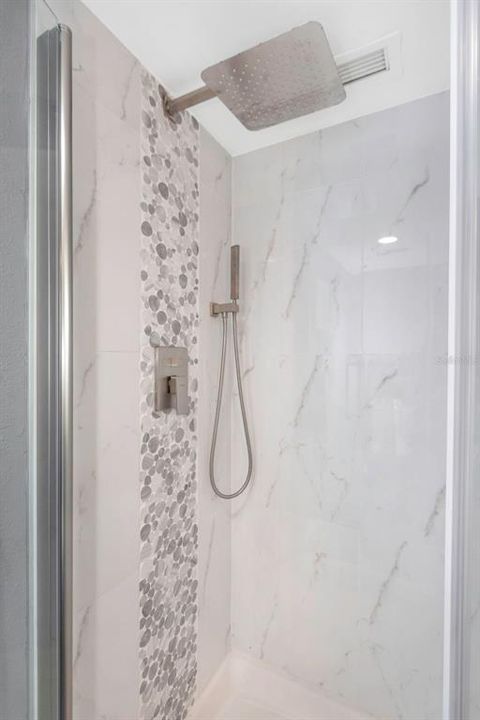 For Sale: $299,000 (2 beds, 2 baths, 1050 Square Feet)