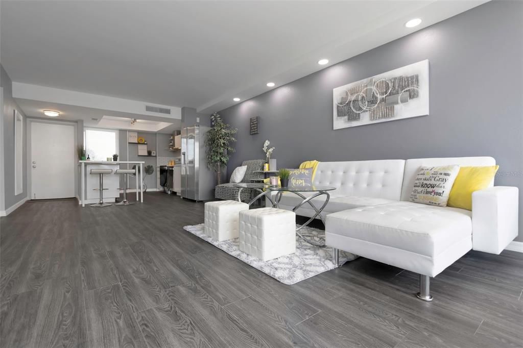 For Sale: $299,000 (2 beds, 2 baths, 1050 Square Feet)