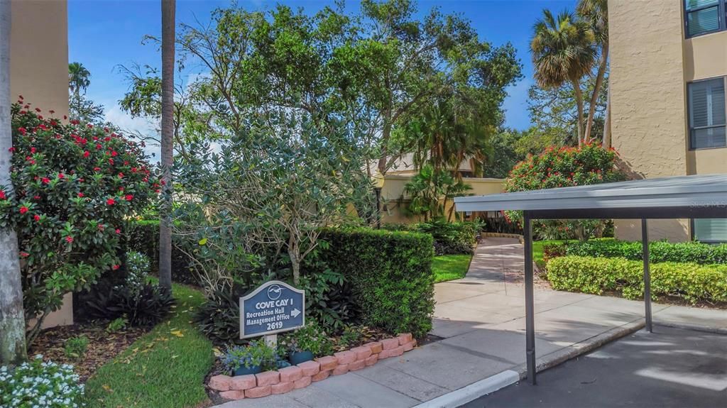 For Sale: $299,000 (2 beds, 2 baths, 1050 Square Feet)