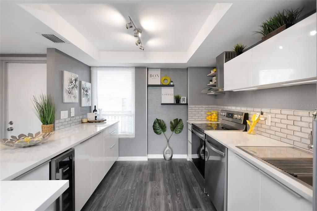 For Sale: $299,000 (2 beds, 2 baths, 1050 Square Feet)