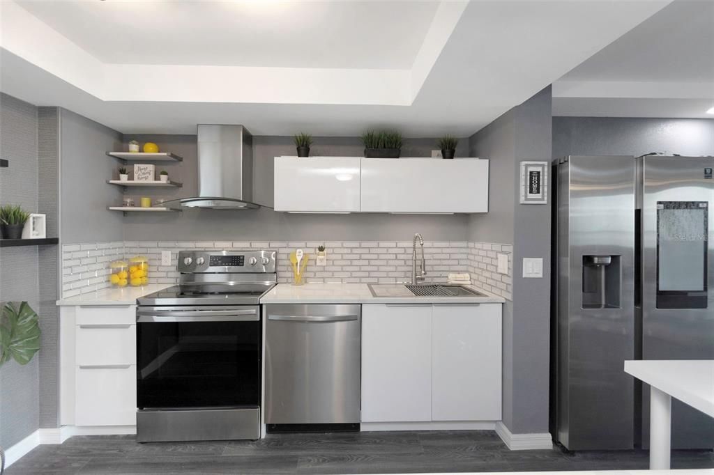 For Sale: $299,000 (2 beds, 2 baths, 1050 Square Feet)