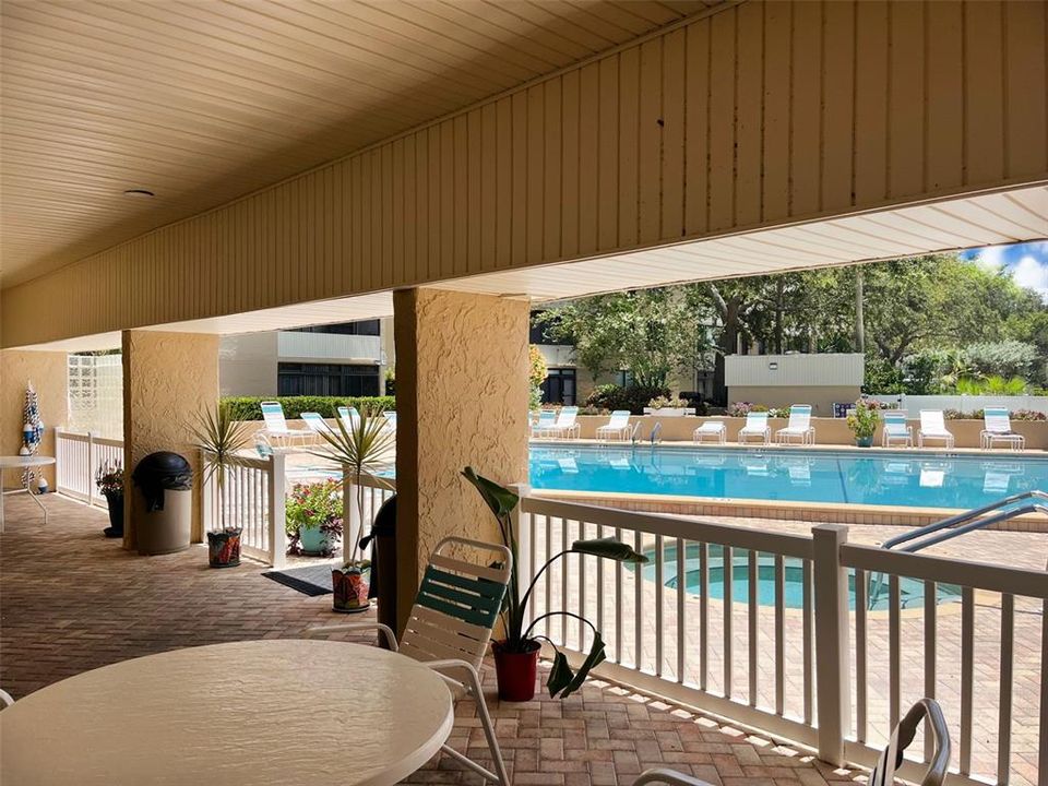 For Sale: $299,000 (2 beds, 2 baths, 1050 Square Feet)