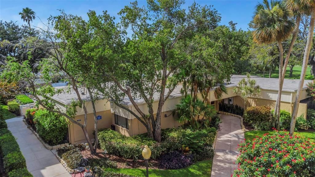 For Sale: $299,000 (2 beds, 2 baths, 1050 Square Feet)