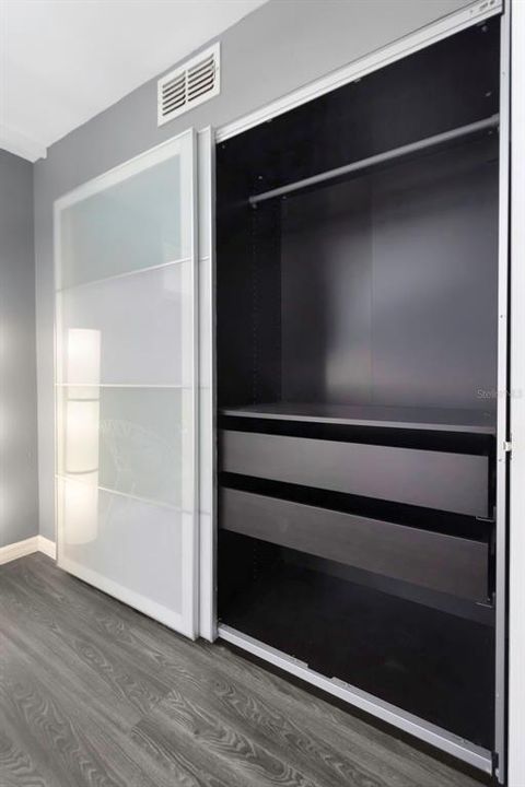 For Sale: $299,000 (2 beds, 2 baths, 1050 Square Feet)