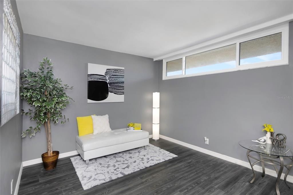 For Sale: $299,000 (2 beds, 2 baths, 1050 Square Feet)