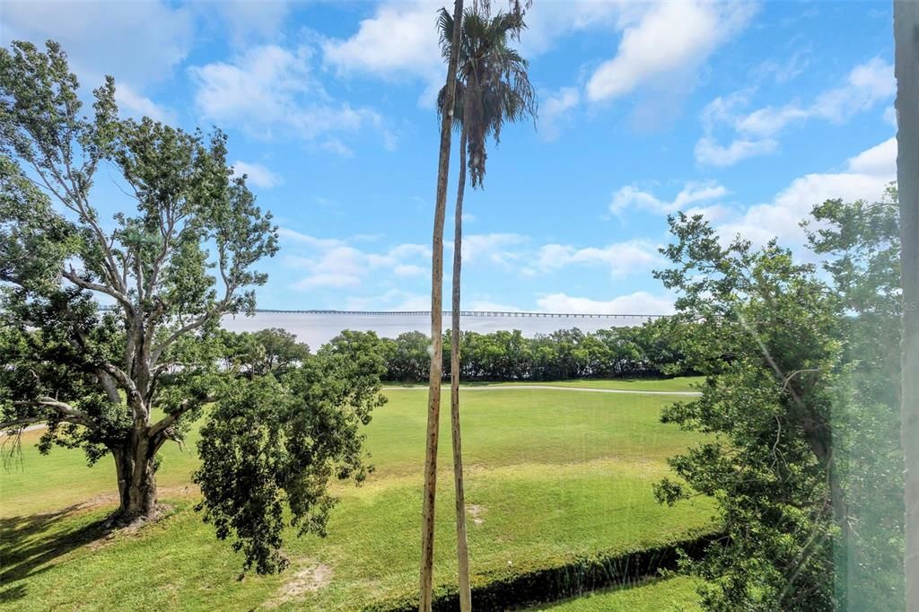 For Sale: $299,000 (2 beds, 2 baths, 1050 Square Feet)