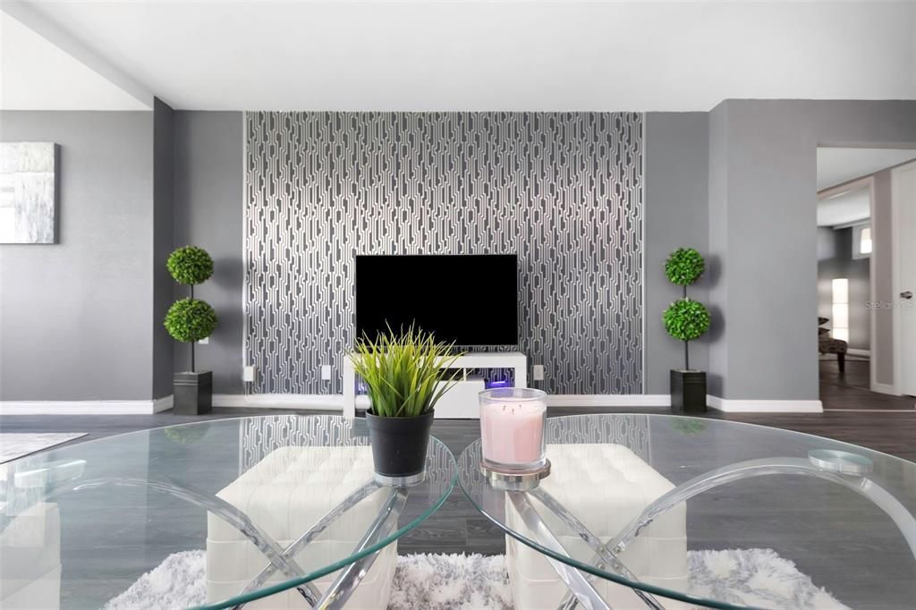 For Sale: $299,000 (2 beds, 2 baths, 1050 Square Feet)