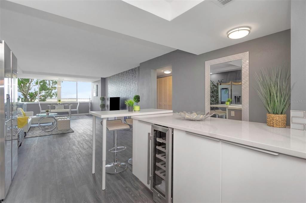 For Sale: $299,000 (2 beds, 2 baths, 1050 Square Feet)