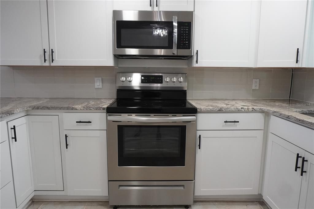 For Sale: $339,900 (3 beds, 2 baths, 1102 Square Feet)