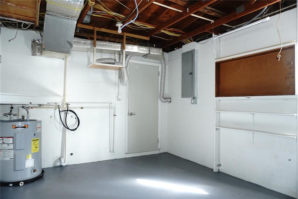 For Sale: $339,900 (3 beds, 2 baths, 1102 Square Feet)