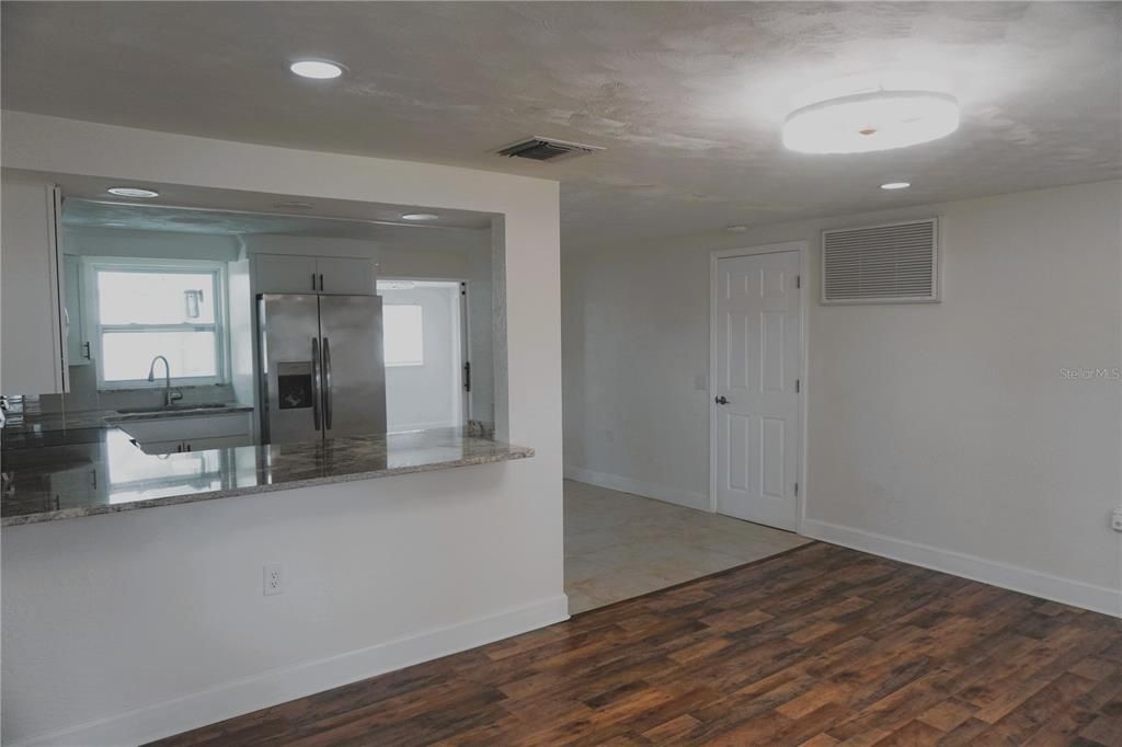 For Sale: $339,900 (3 beds, 2 baths, 1102 Square Feet)