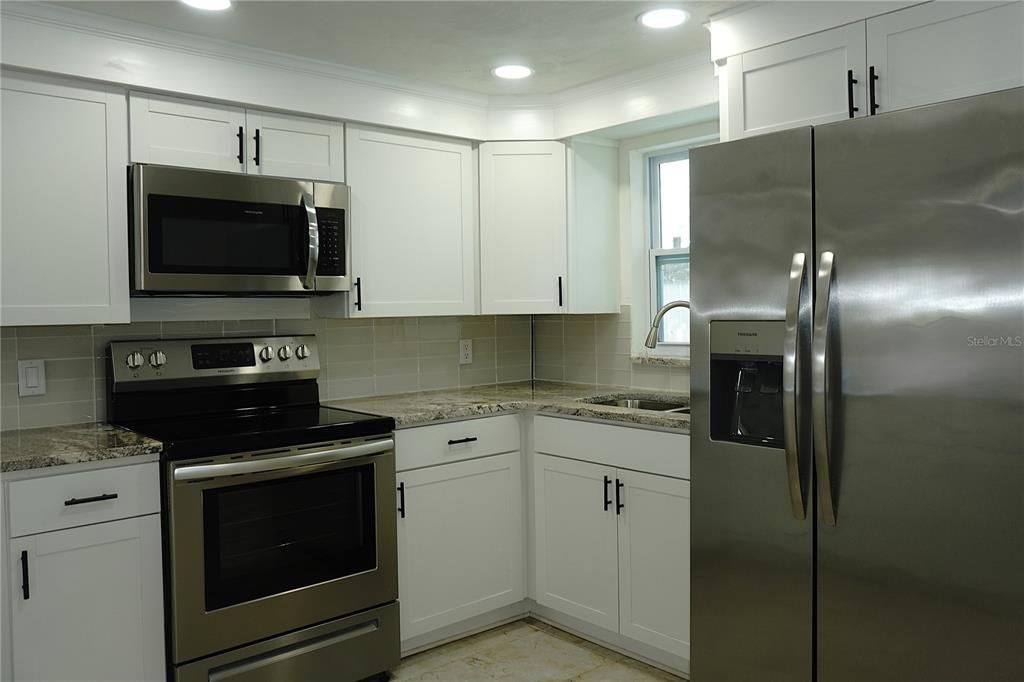 For Sale: $339,900 (3 beds, 2 baths, 1102 Square Feet)