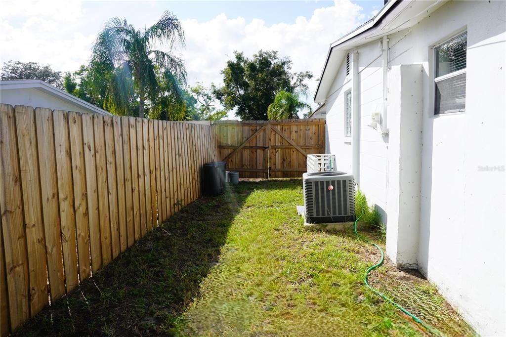 For Sale: $339,900 (3 beds, 2 baths, 1102 Square Feet)