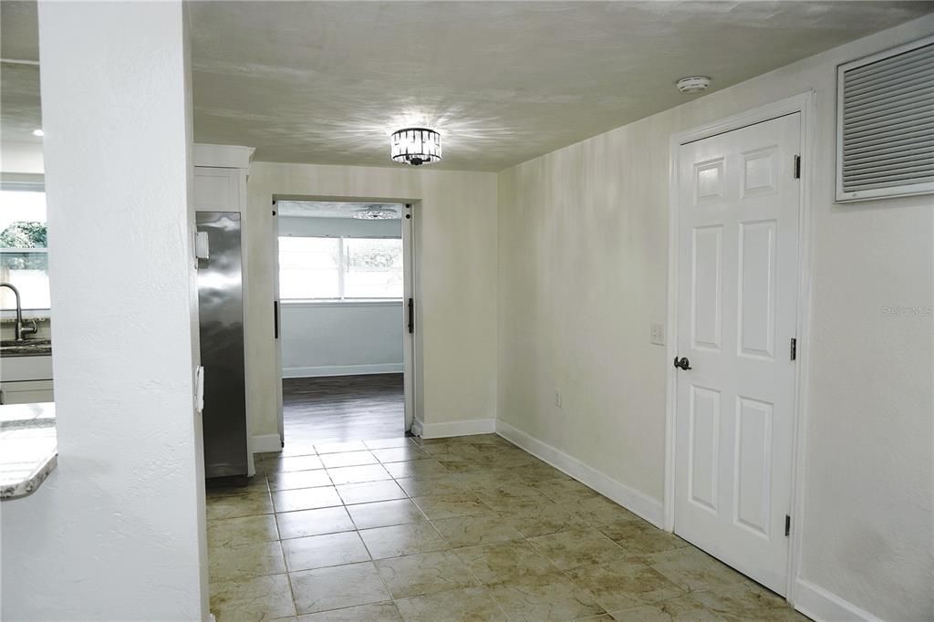 For Sale: $339,900 (3 beds, 2 baths, 1102 Square Feet)