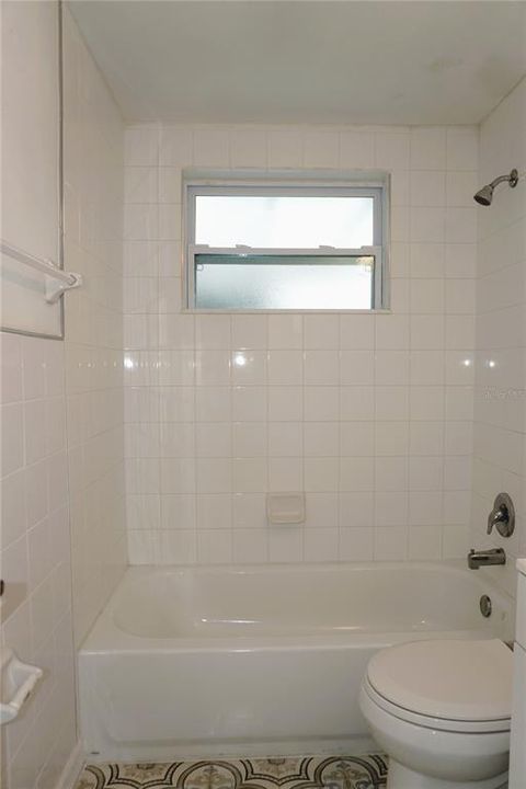 For Sale: $339,900 (3 beds, 2 baths, 1102 Square Feet)