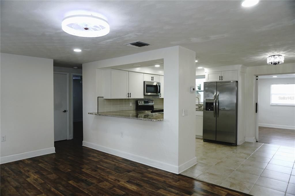 For Sale: $339,900 (3 beds, 2 baths, 1102 Square Feet)