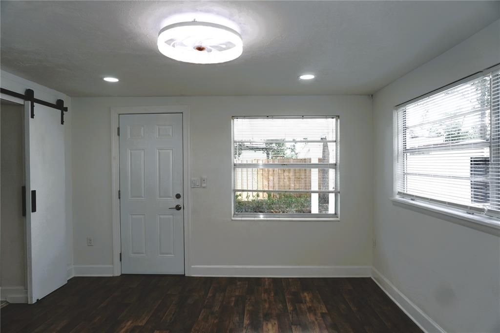 For Sale: $339,900 (3 beds, 2 baths, 1102 Square Feet)