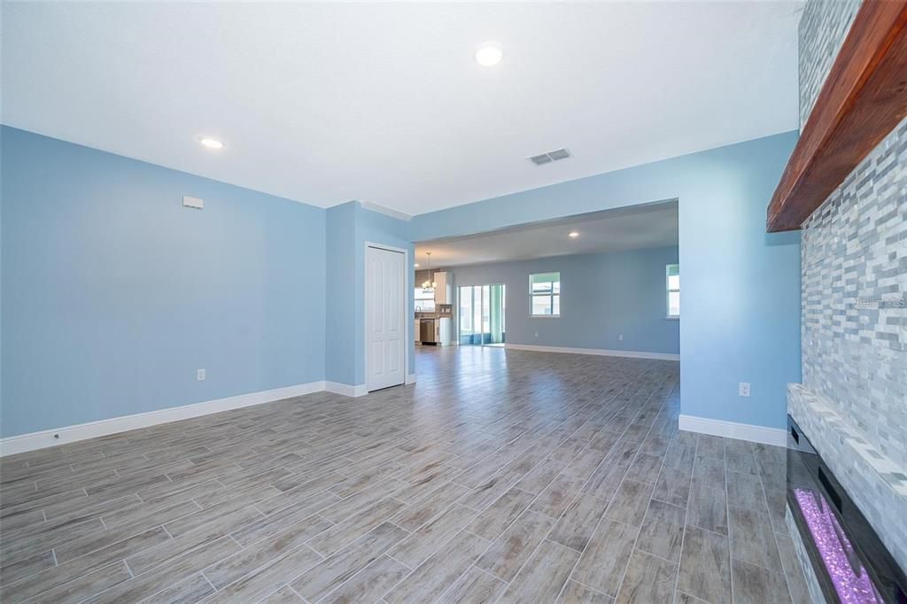 For Rent: $2,490 (3 beds, 2 baths, 2263 Square Feet)