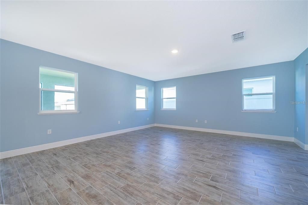 For Rent: $2,490 (3 beds, 2 baths, 2263 Square Feet)