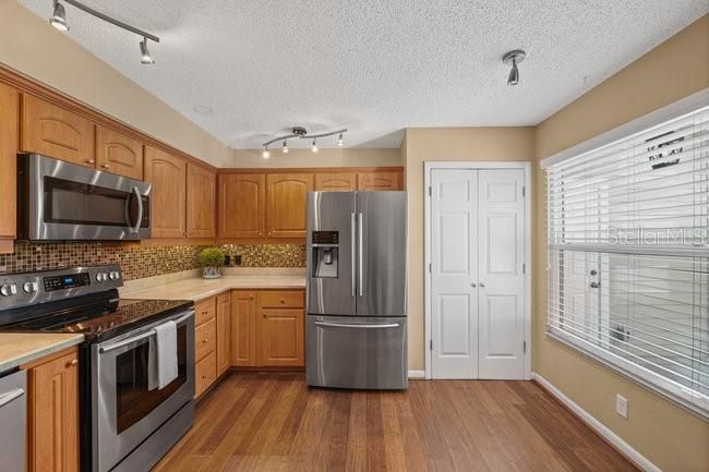 For Sale: $285,000 (3 beds, 2 baths, 1396 Square Feet)