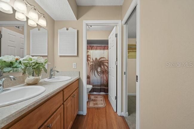 For Sale: $285,000 (3 beds, 2 baths, 1396 Square Feet)