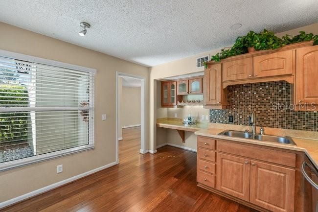 For Sale: $285,000 (3 beds, 2 baths, 1396 Square Feet)