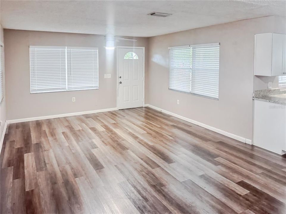 Activo con contrato: $299,000 (3 camas, 2 baños, 1173 Pies cuadrados)