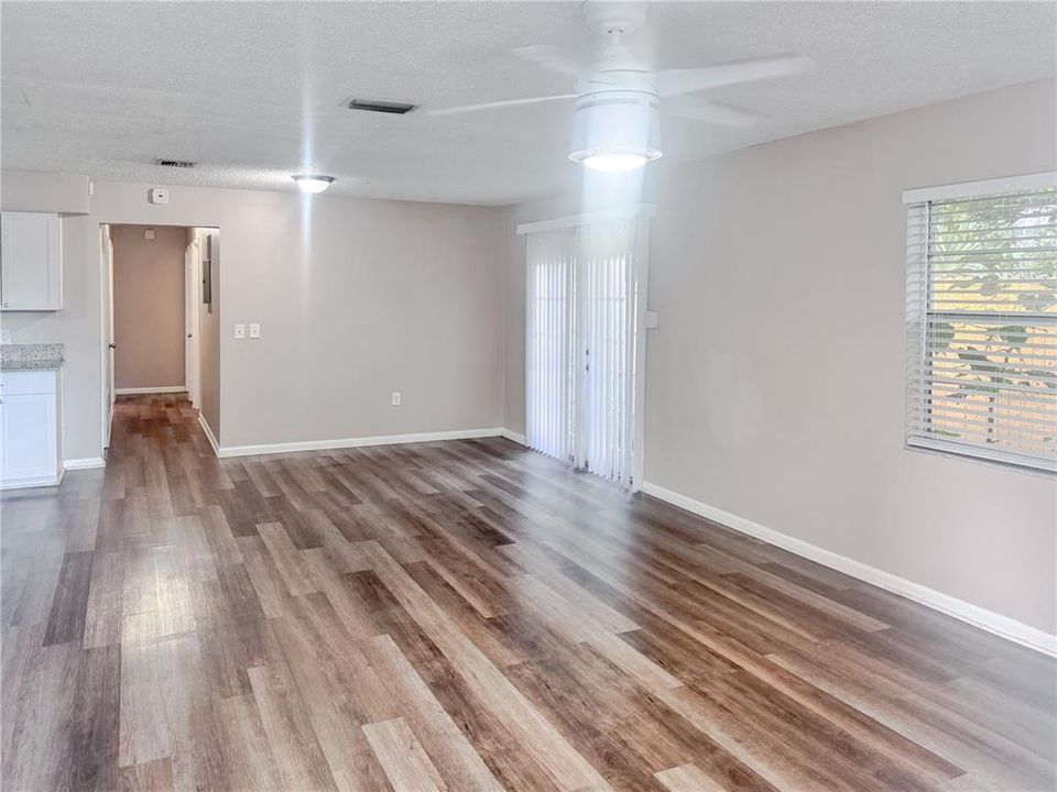 Activo con contrato: $299,000 (3 camas, 2 baños, 1173 Pies cuadrados)