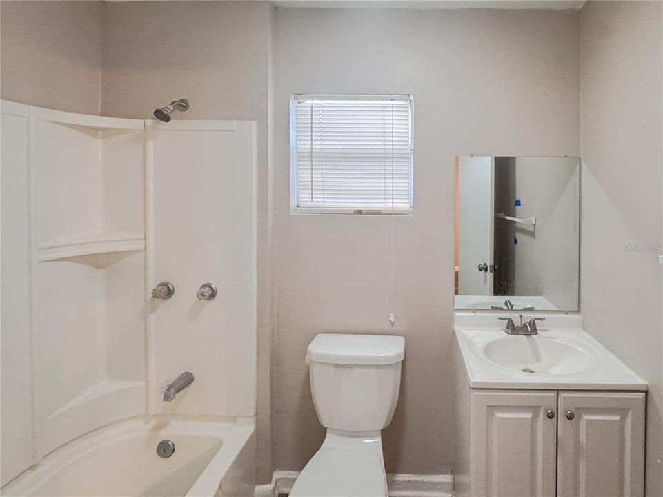 Activo con contrato: $299,000 (3 camas, 2 baños, 1173 Pies cuadrados)